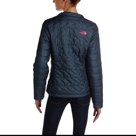 The north face Tamburello Insulated Ski Jacket in Navy. - Picture 8 of 8